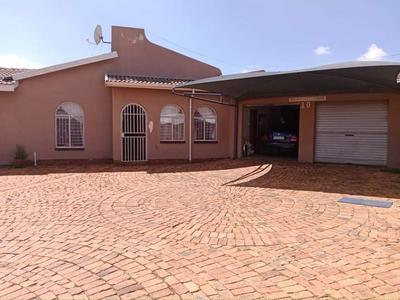 House For Sale in Ennerdale, Johannesburg