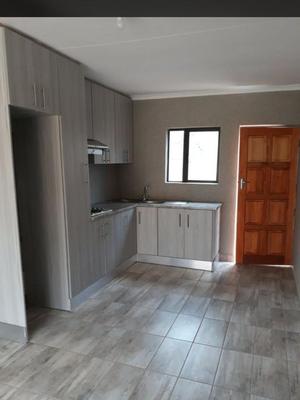 Cottage For Rent in Noordwyk, Midrand
