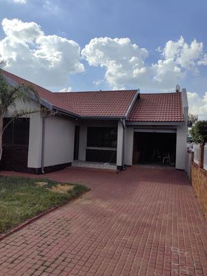 House For Rent in Diepkloof Ext, Diepkloof