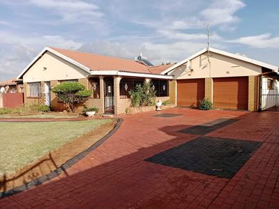 House For Sale in Ennerdale Ext 3, Johannesburg