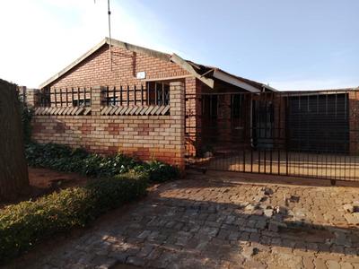 House For Sale in Ennerdale Ext 2, Johannesburg