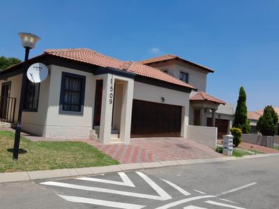 Complex For Sale in Sagewood, Midrand