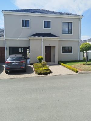 Complex For Sale in Carlswald, Midrand