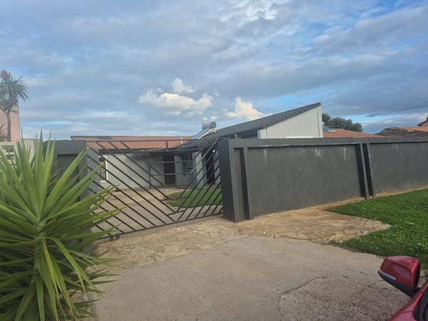 Property For Sale in Ennerdale Ext 3, Johannesburg
